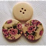 Puidust nööp lillad lilled 30 mm mm, 1 tk